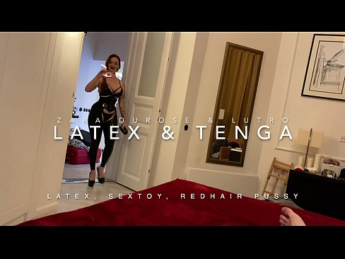 ❤️ Dada wa kambo mwenye kichwa chekundu akiwa amevalia vazi la latex alilobanwa na kaka wa kambo Ponografia tu ❌️